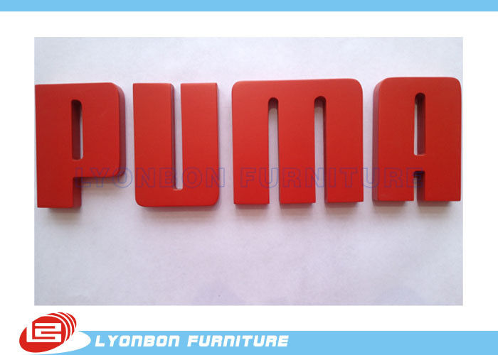OEM Puma CNC Kayu Ukiran Logo / Label Merek MDF Merah Untuk Kayu Layar Berdiri